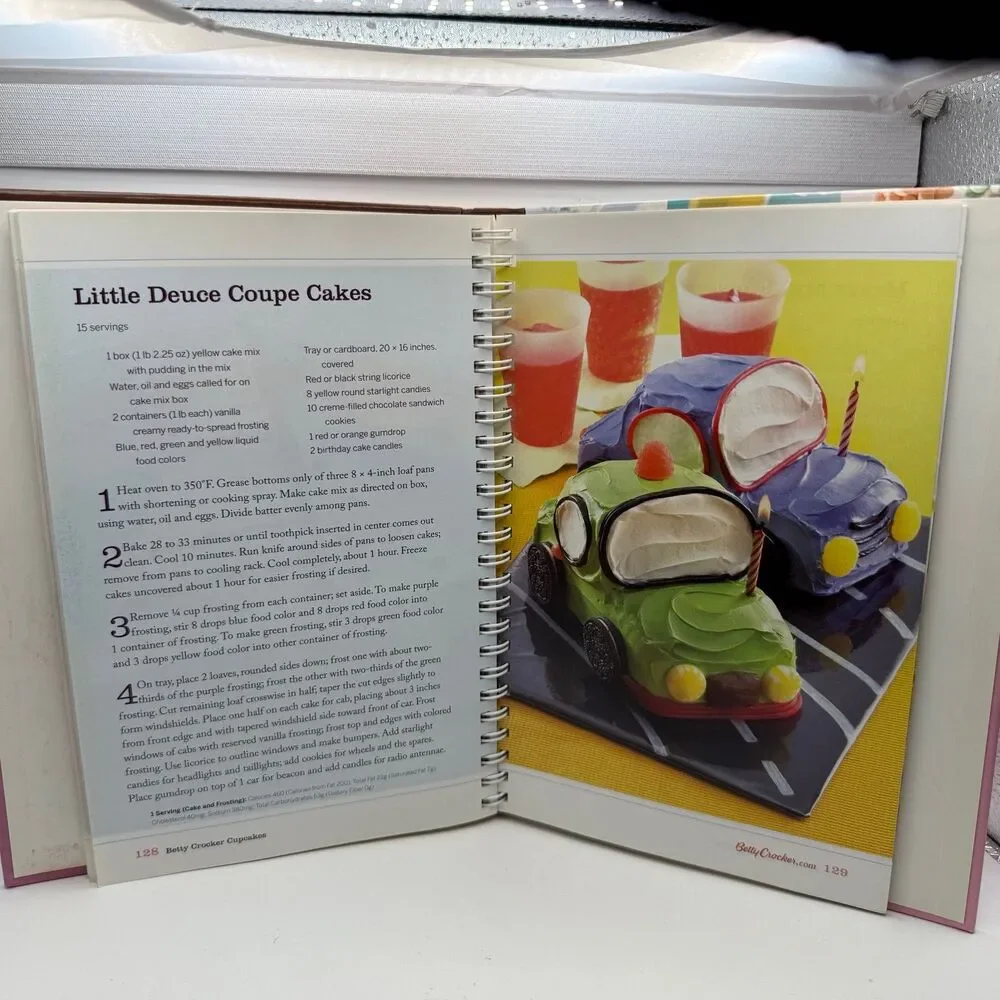 Betty Crocker Cupcakes 2010 Cookbook Spiral Bound 80+ Recipes